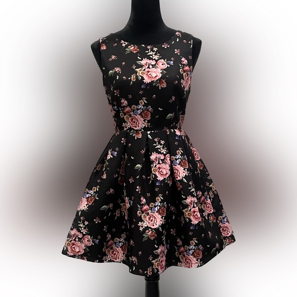 Robe Cocktail White House Black Market - Imprimé Roses - Taille 22W (Plus) - Sans Manches - Neuf Avec étiquette
